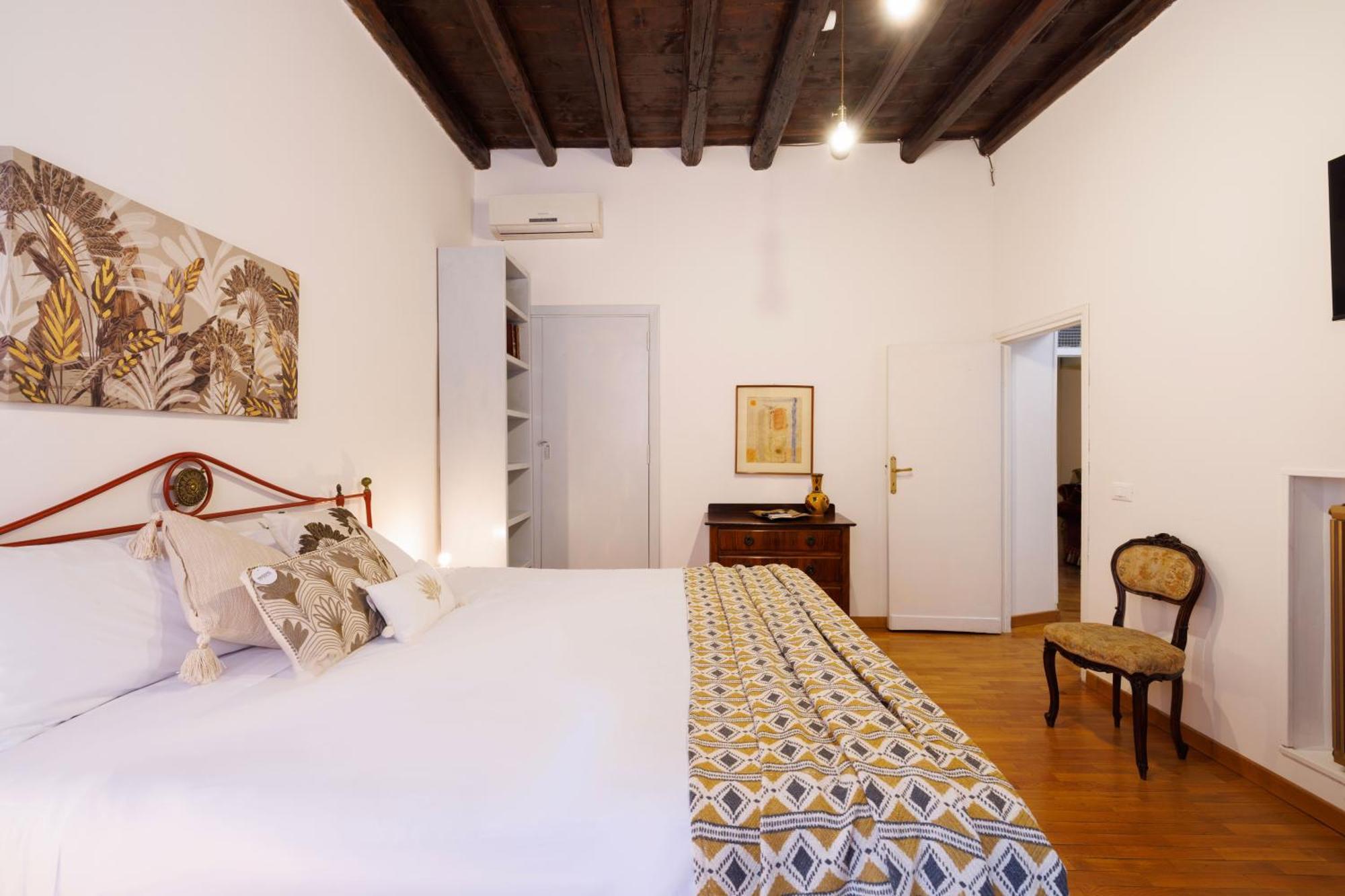 Apartment Gesu E Maria Balcony At Spanish Steps Rom