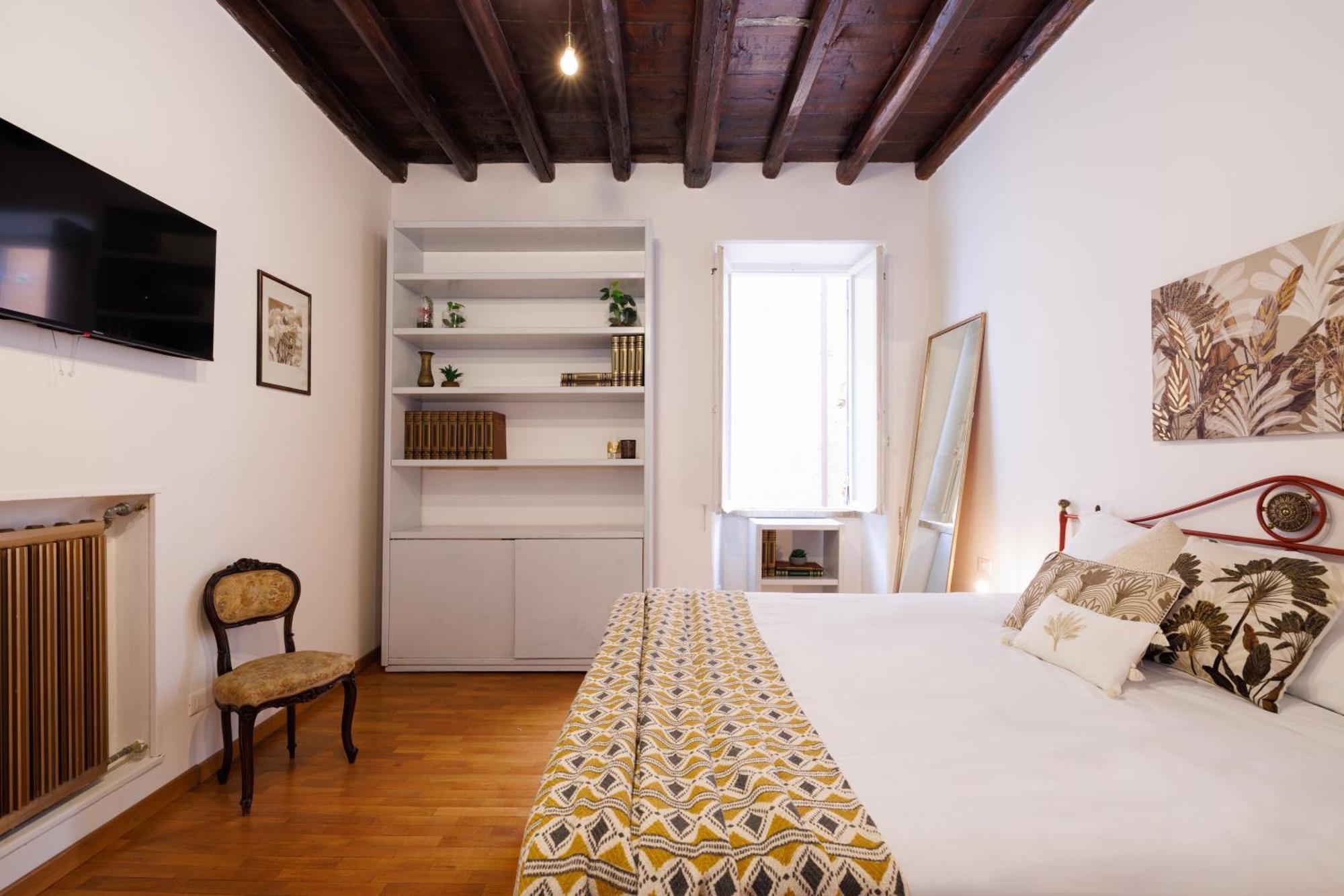 Gesu E Maria Balcony At Spanish Steps Apartment Rom
