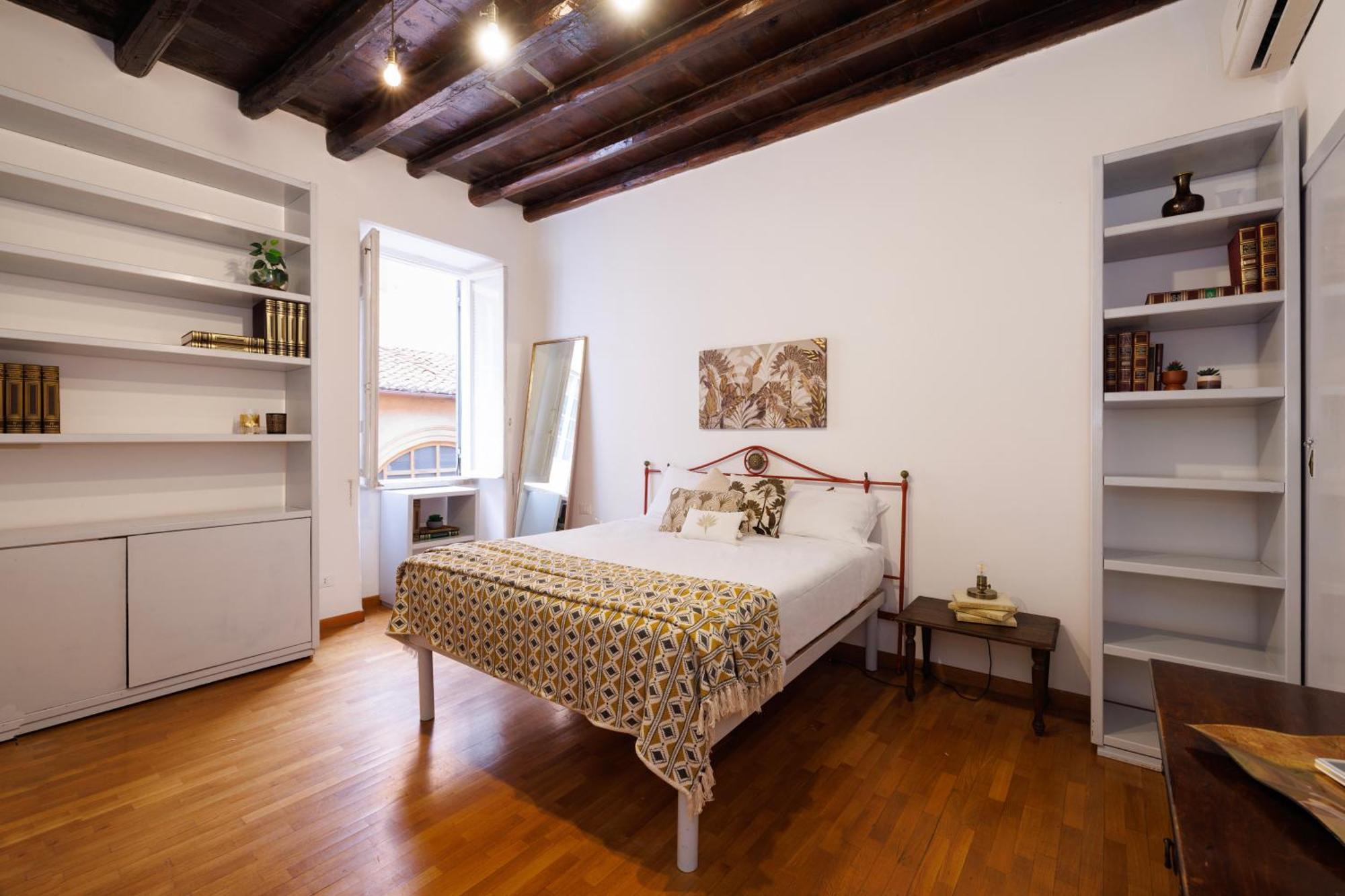Apartment Gesu E Maria Balcony At Spanish Steps Rom