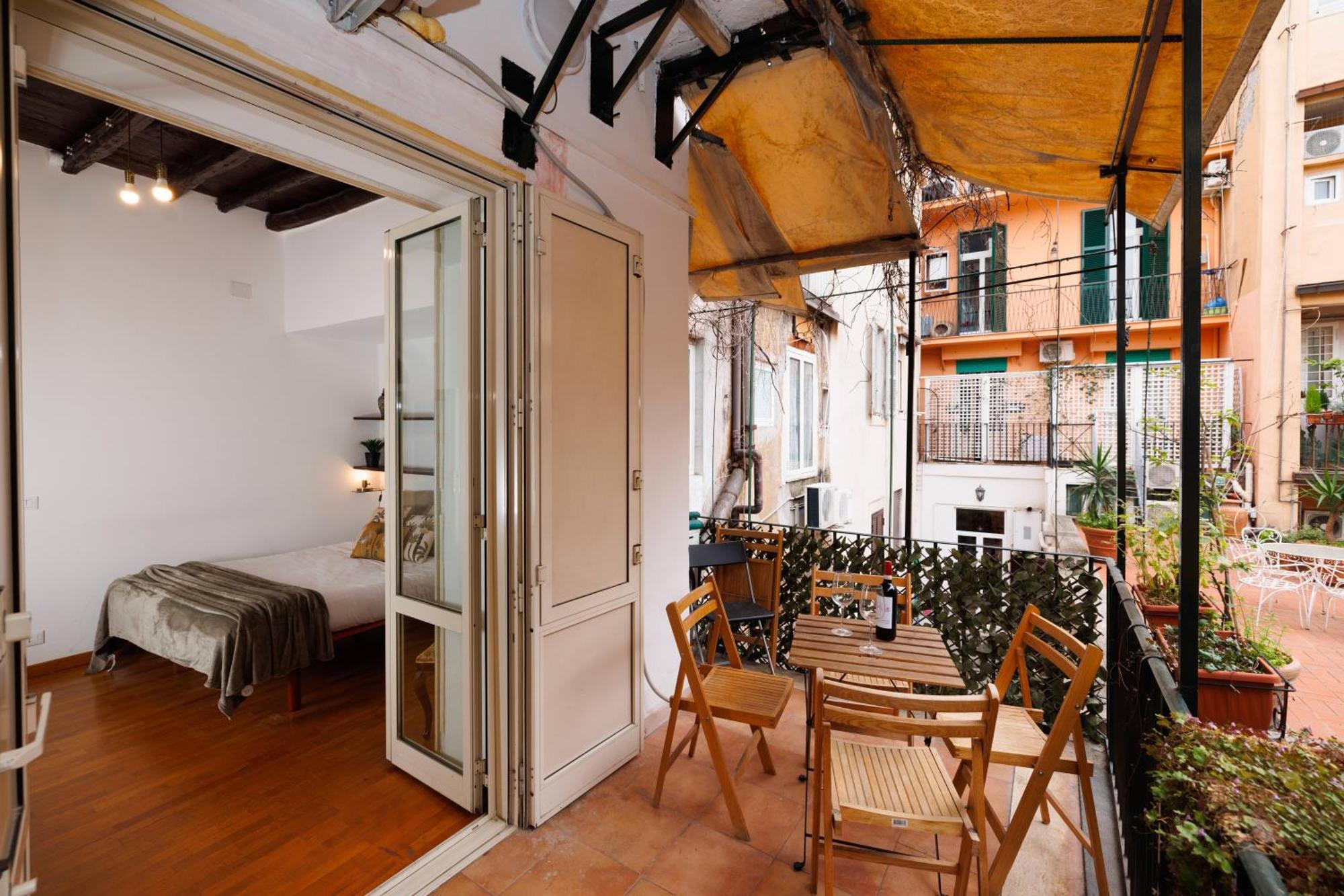 Gesu E Maria Balcony At Spanish Steps Apartment Rom