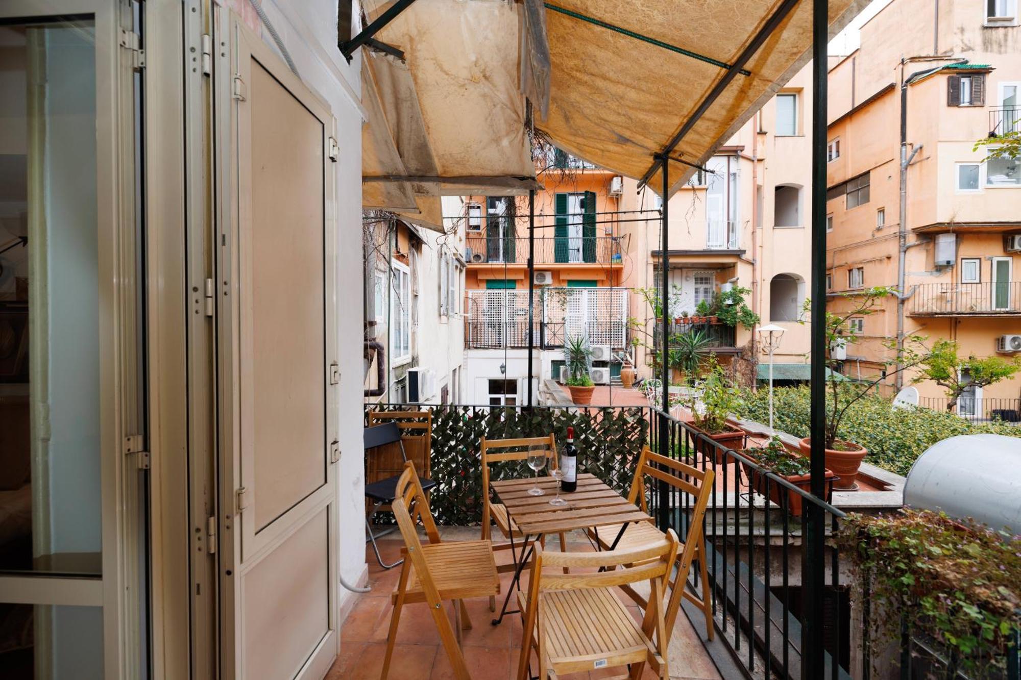 Gesu E Maria Balcony At Spanish Steps Apartment Rom