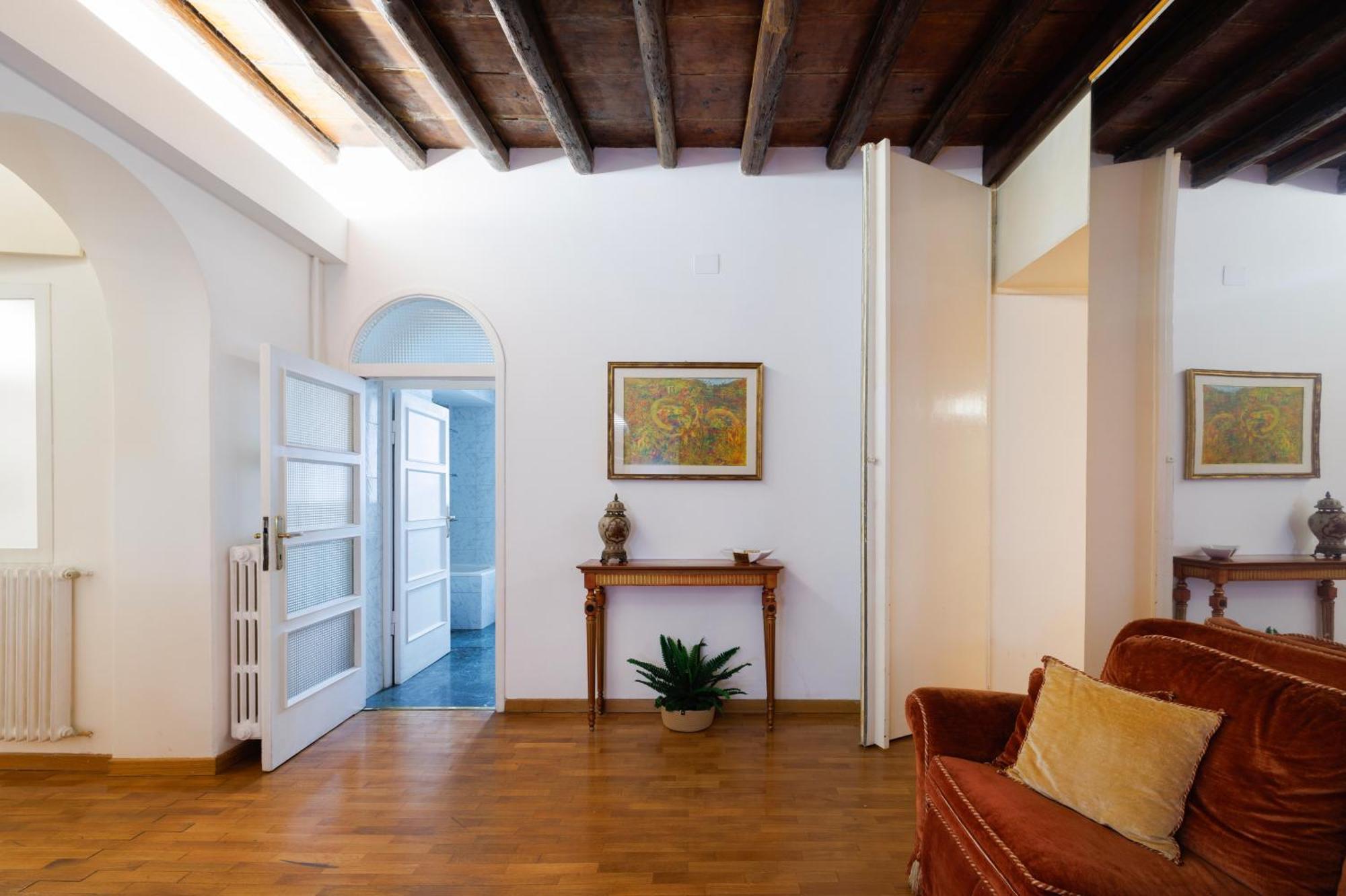 Apartment Gesu E Maria Balcony At Spanish Steps