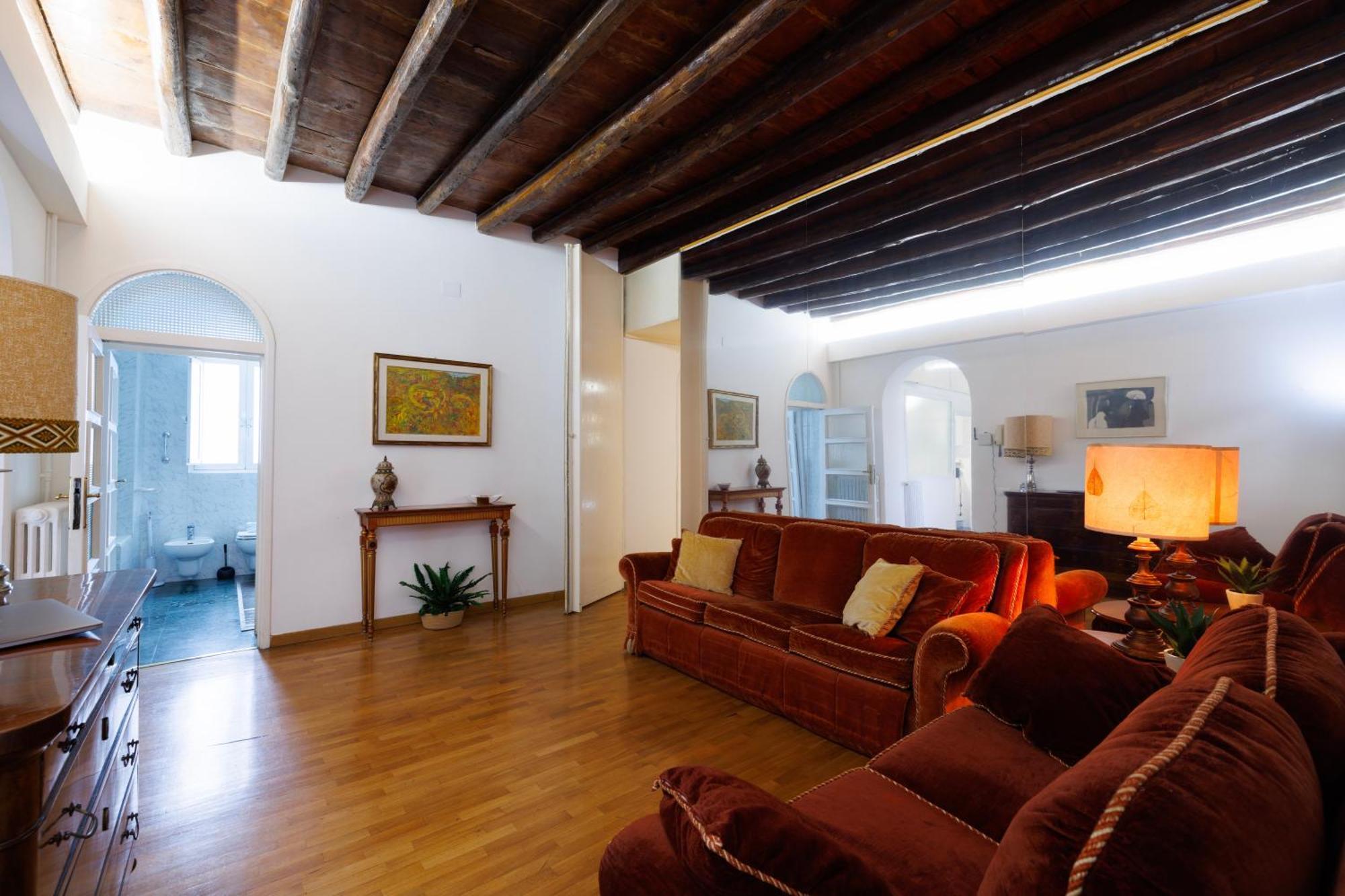 Gesu E Maria Balcony At Spanish Steps Apartment