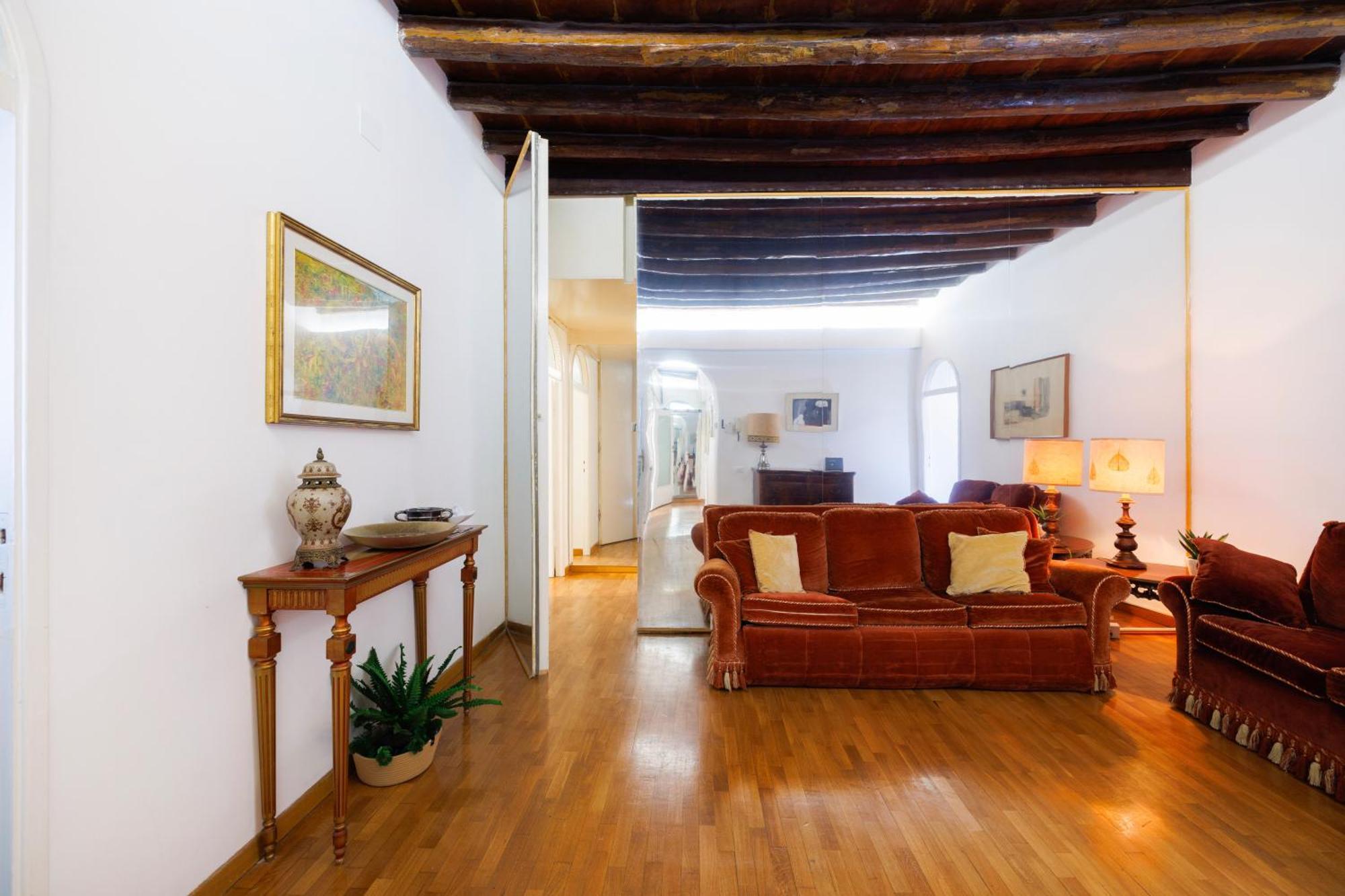Gesu E Maria Balcony At Spanish Steps Apartment